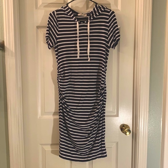 Adorable HEART & HIPS Hoodie Dress - Picture 3 of 13
